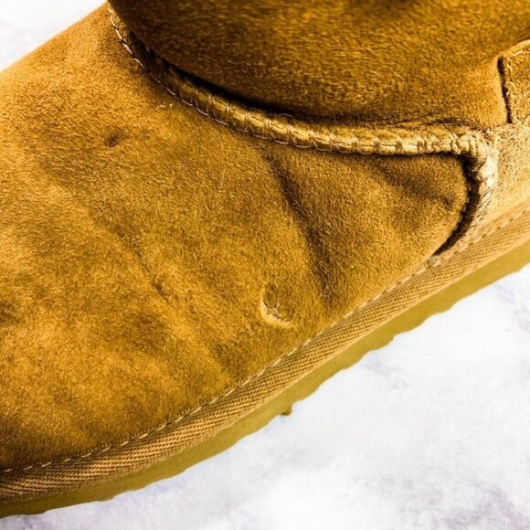 Kids Ugg K Bailey Button Boots in Chestnut Size 1 - Picture 3 of 9